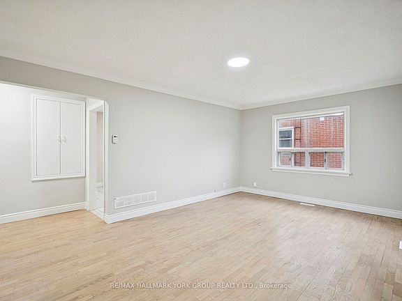 5th image of 211 Maplehurst Ave