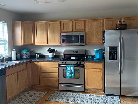 4th image of 997 Riverdale Cir