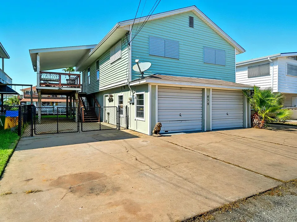 439 Pompano St