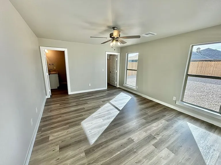 2612 Tiffin Ave — Photo 7