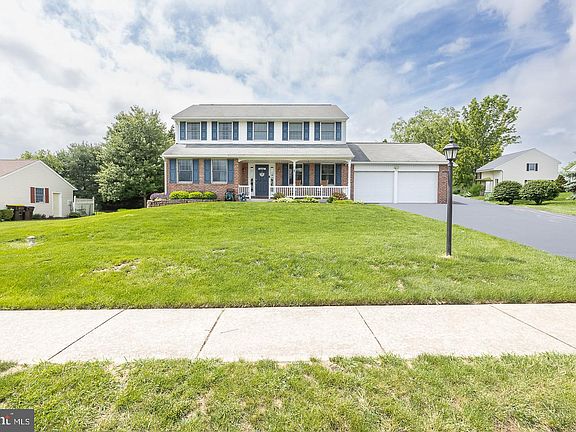 4th image of 2905 Burton Dr