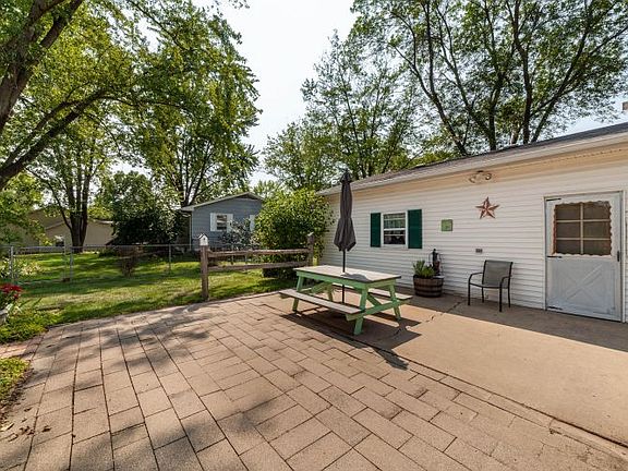5th image of 640 N Broadview Ct