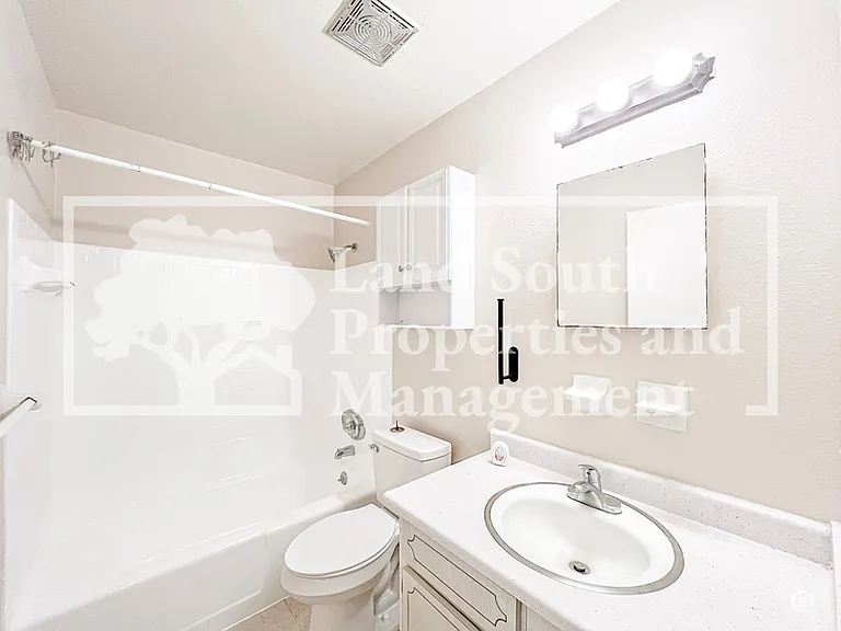 725 E Lime St #D — Photo 13