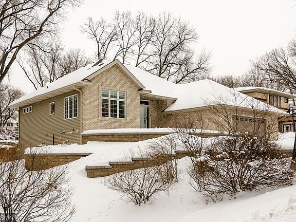 4th image of 2413 Hillwood Dr E