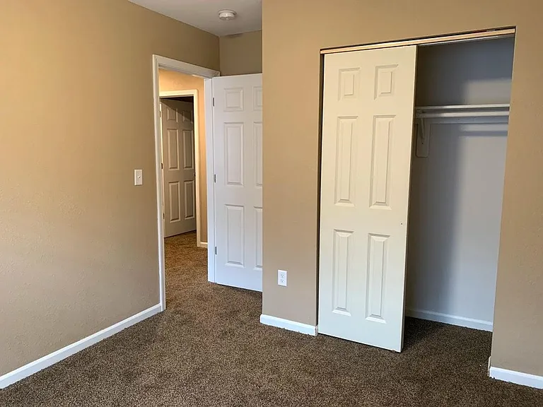 Devling Place Apartments — Photo 37