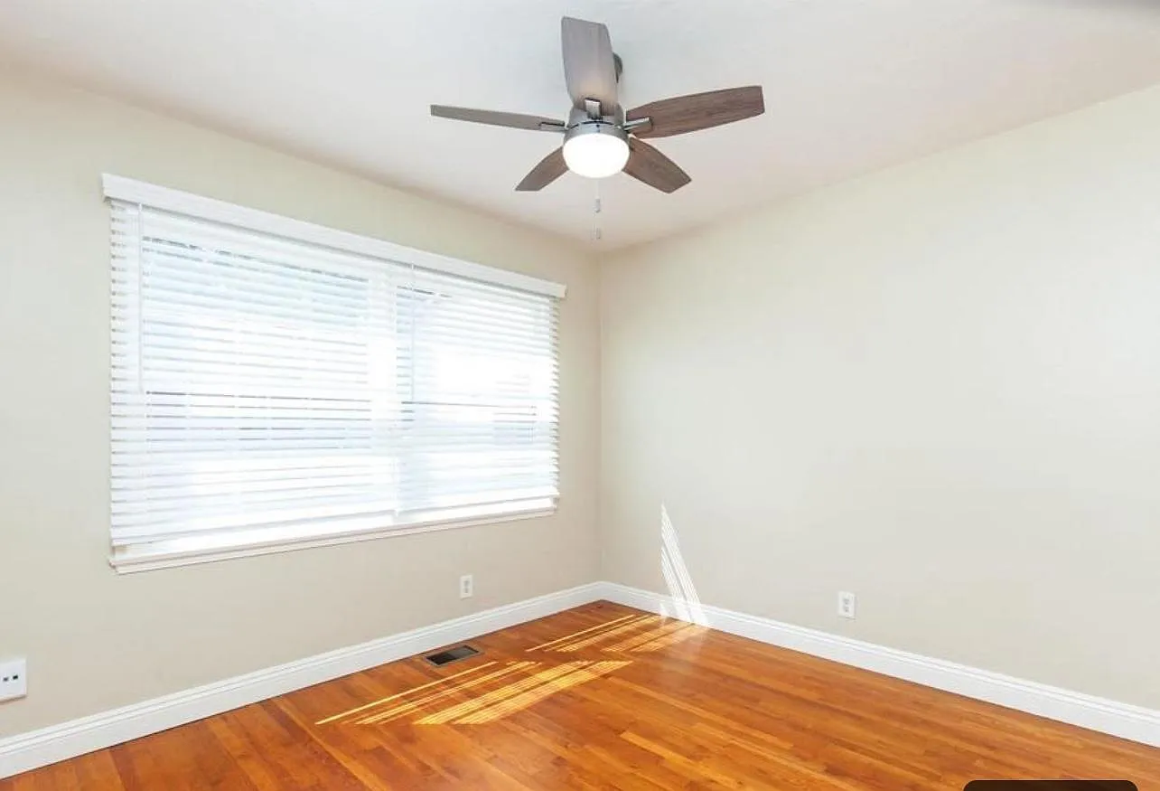 2913 Jarvis St — Photo 4