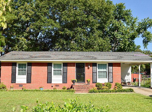 2nd image of 207 Horseshoe Dr