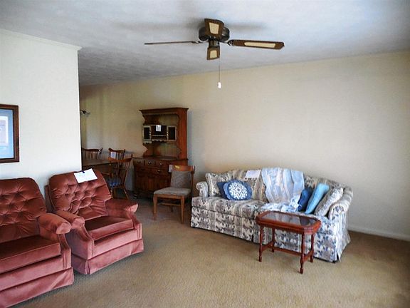 3rd image of 1318 Friedman Ln