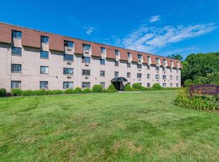 135 Grove St APT 148, Rockland, MA 02370