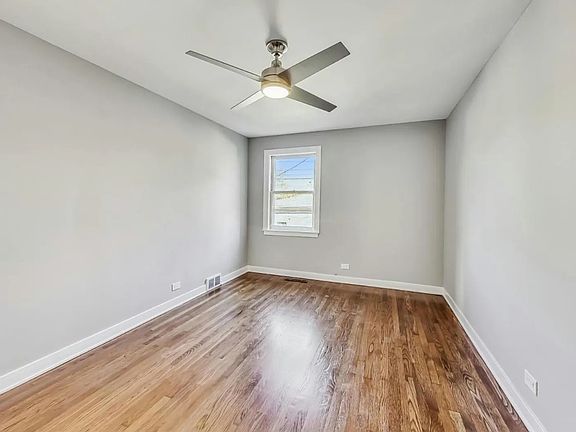 4th image of 5435 N Sawyer Ave APT 2