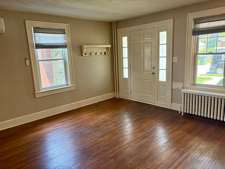 16 S Rockburn St — Photo 3