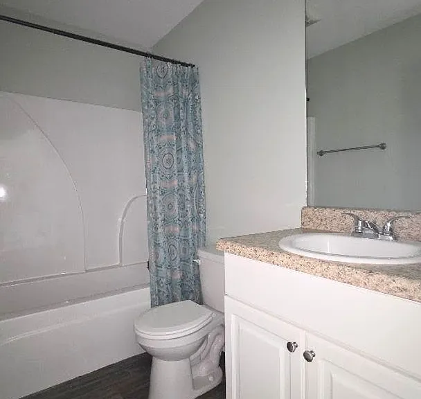 134 Canal St E — Photo 9