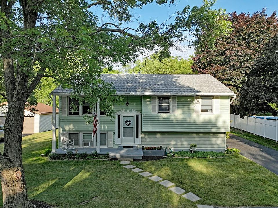 1st image of 305 Manor Dr