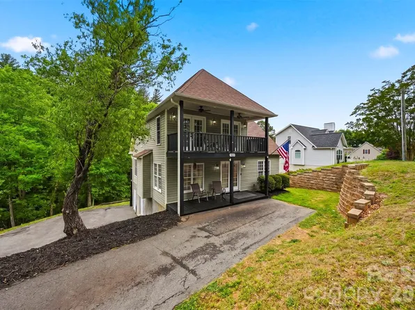909 36th Ave NW, Hickory, NC 28601