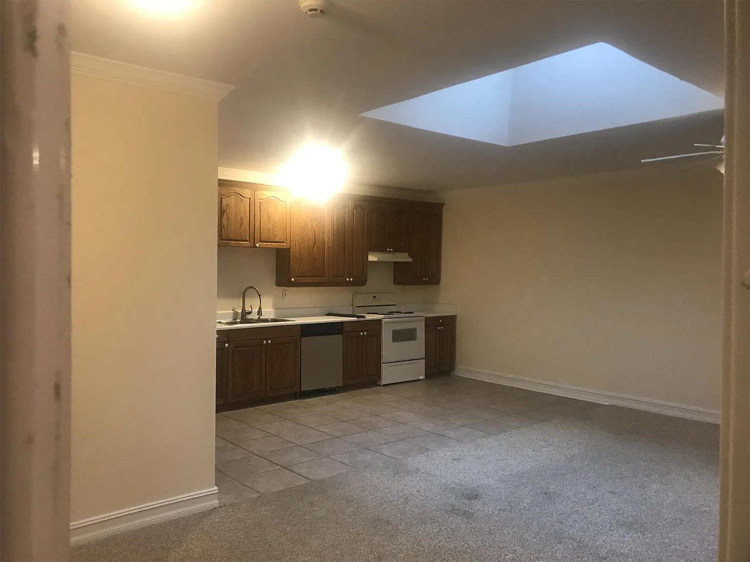 133 S Hill St Loft #206 - Loft 206 — Photo 3