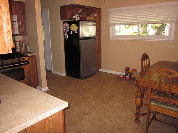 4th image of 1618 W Oakglen Dr