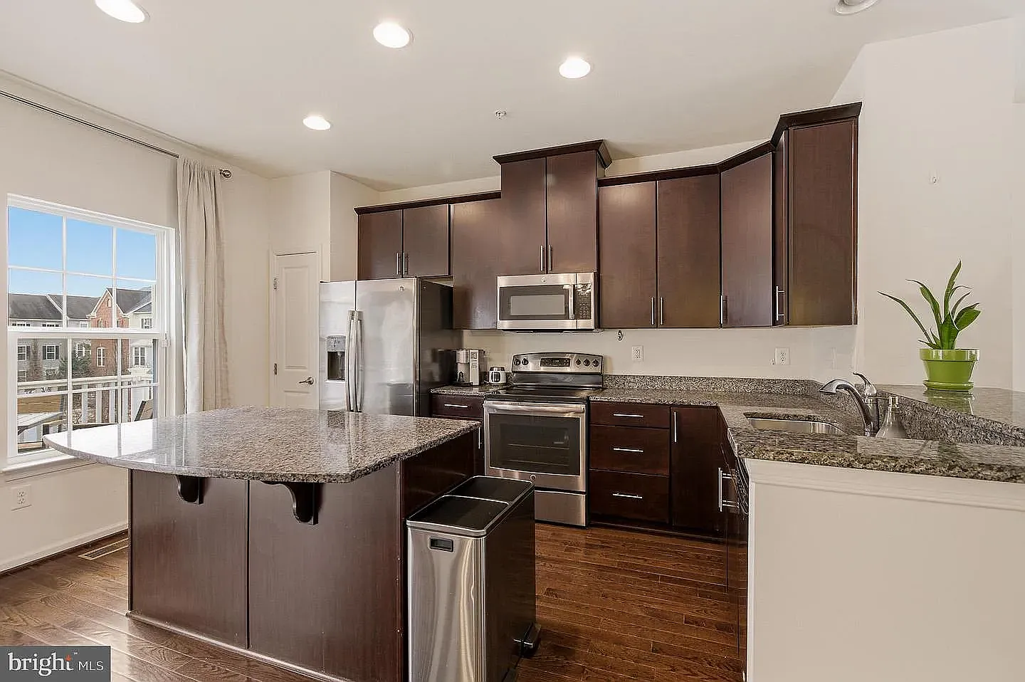 4 bed, 3.5 bath, 1734 sqft, $3,250 — Photo 4