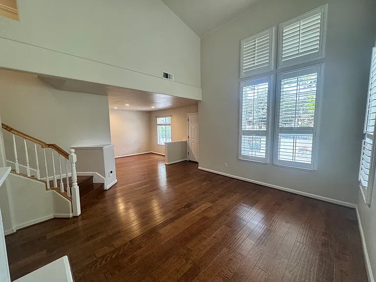 3210 Silverland Dr — Photo 10