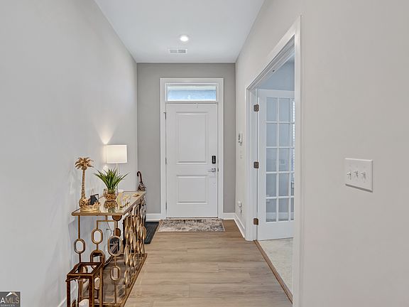 3rd image of 517 Daffodil Ln