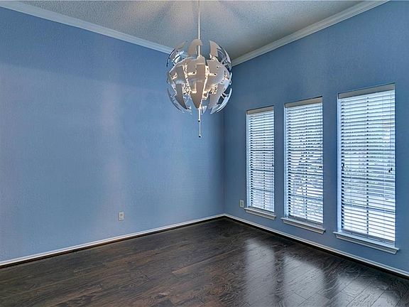 3rd image of 1417 Woodvale Dr