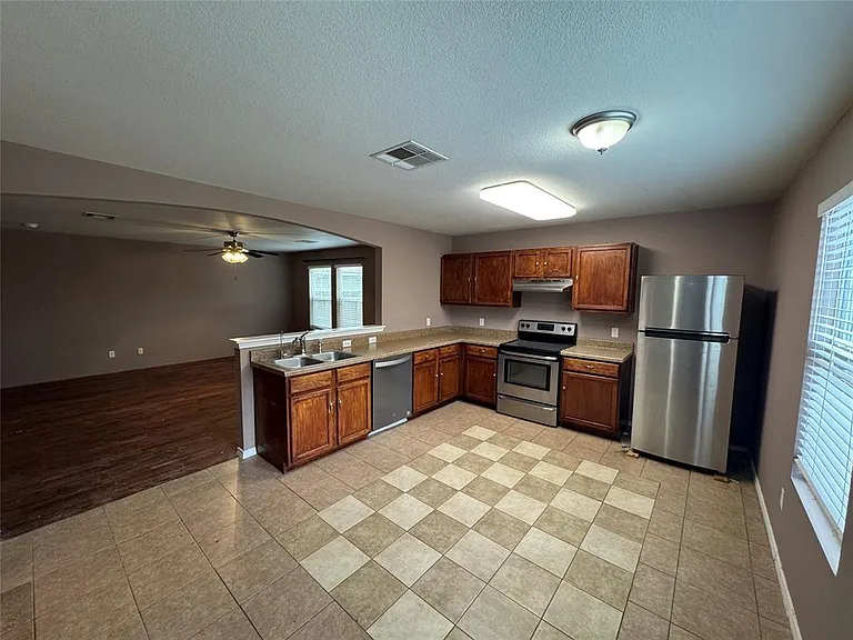 3200 Crownover St — Photo 5
