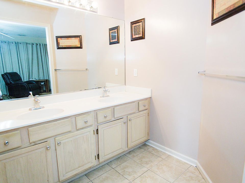 1st image of 344 Scarlet Oak Dr