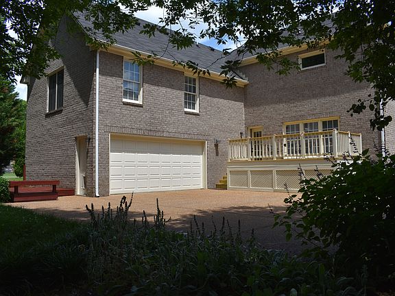 2nd image of 612 Pembroake Ln