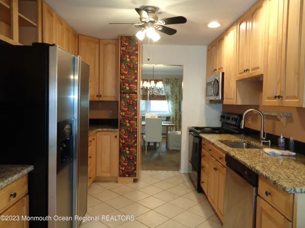 71 Norwalk Avenue, Whiting, NJ 08759