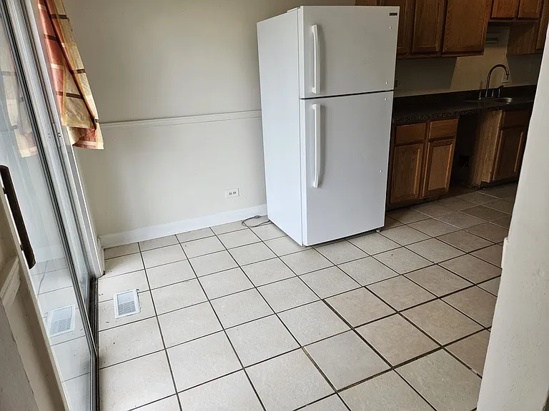 863 White Oak Ln — Photo 5