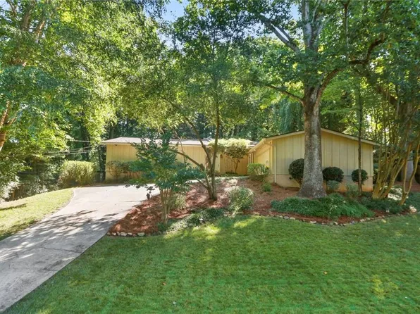 2540 Fontainebleau Dr, Dunwoody, GA 30360