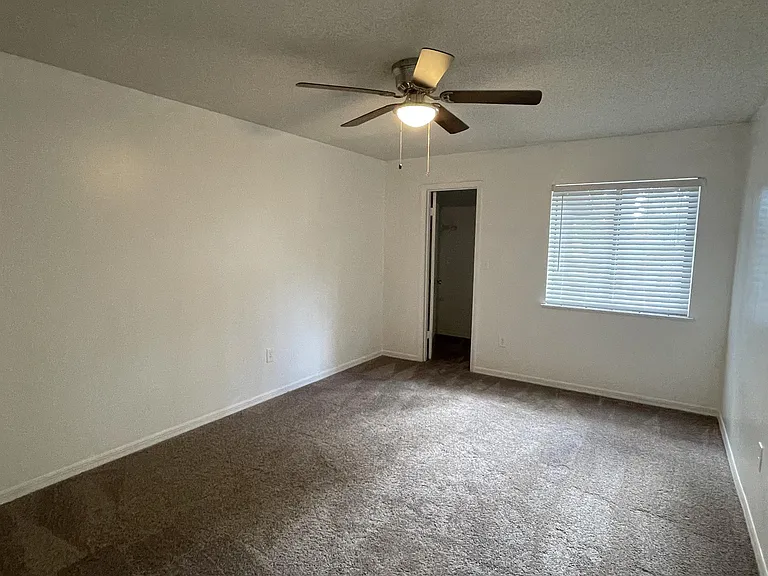202 Riverbend Dr #201 — Photo 9
