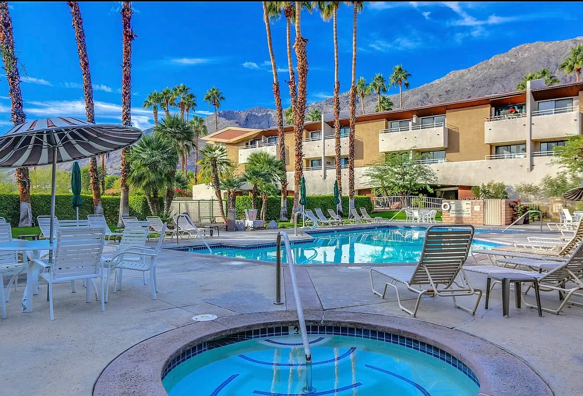 Building Photo - 467 S Calle El Segundo #D4