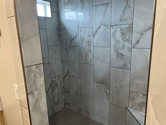4th image of 416 Saddlerock Ln