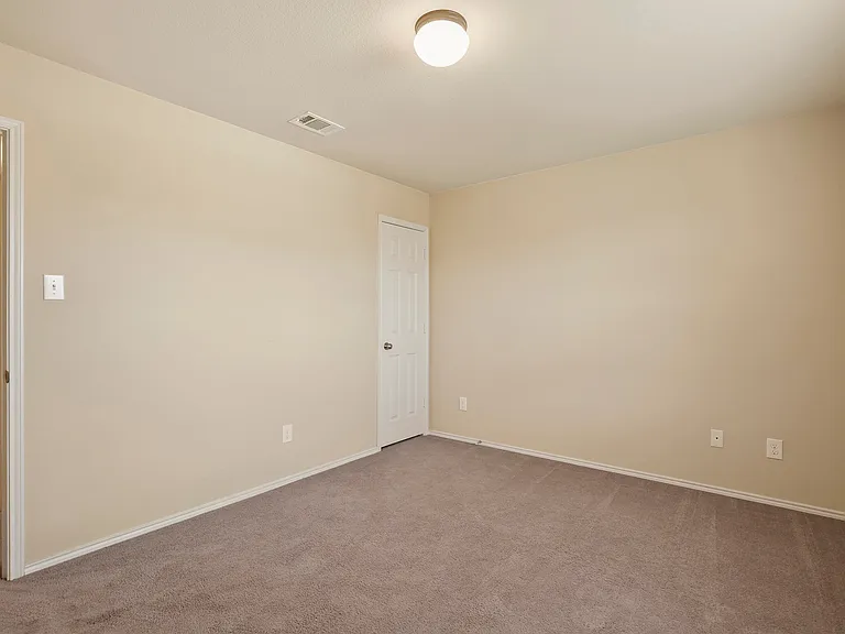 1433 Willoughby Way — Photo 8