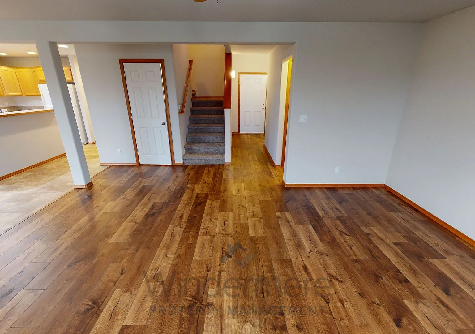 19th3710 — Photo 3