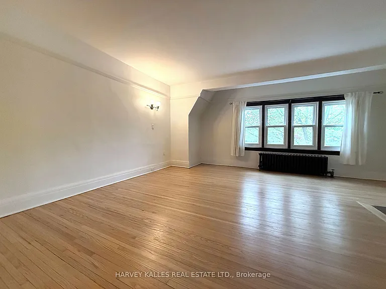 42 Glencairn Ave #B — Photo 6