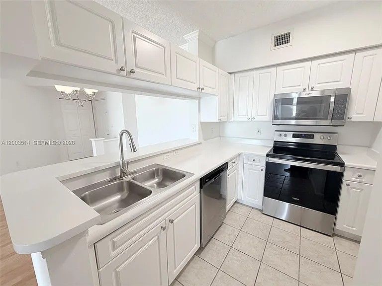 17100 N Bay Rd #1913 — Photo 12