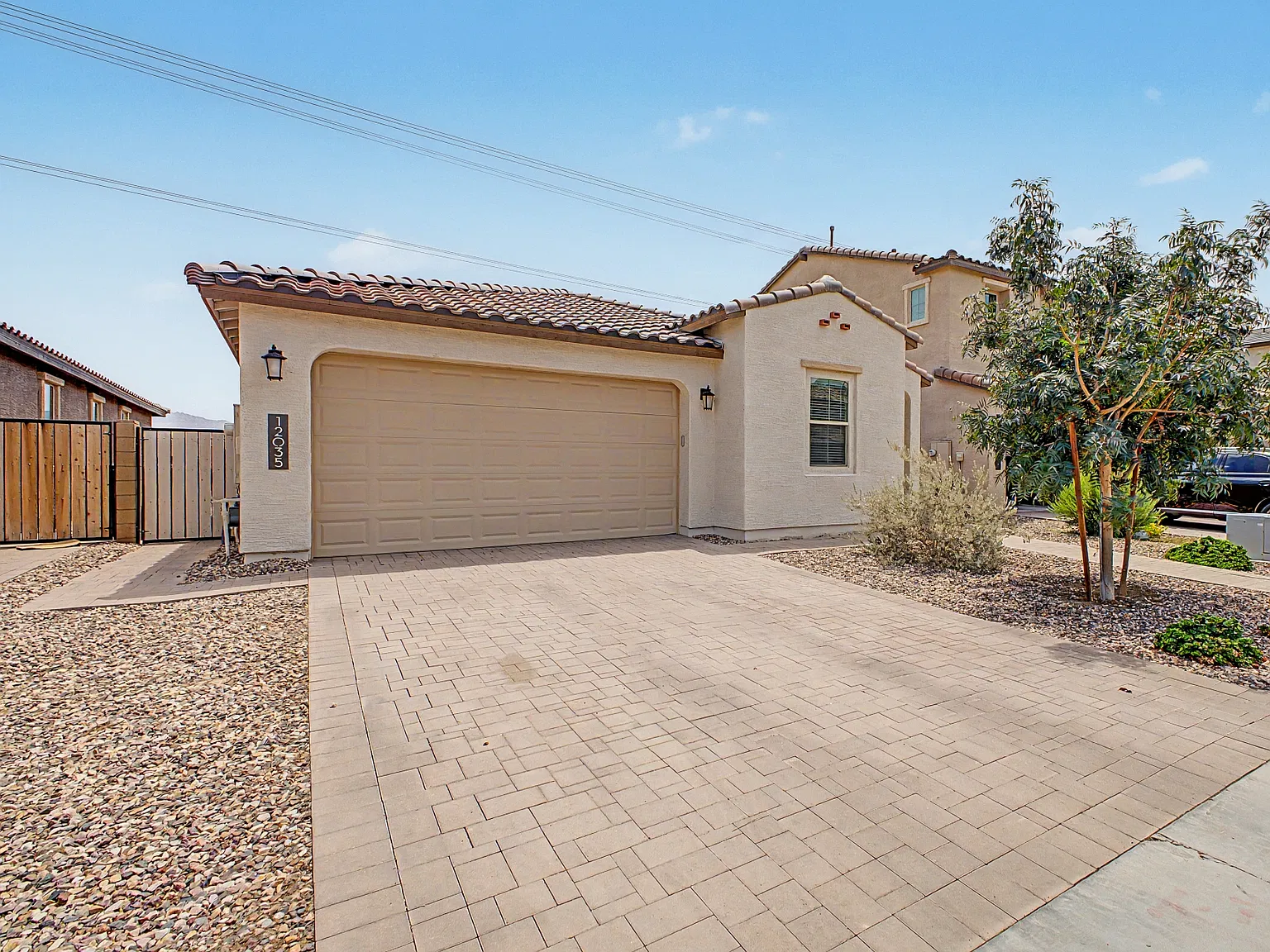 4 bed, 1876 sqft, $2,500 — Photo 2