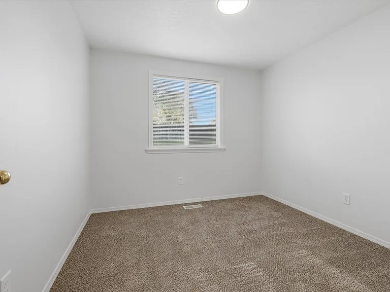 1020 Aspen Grove St — Photo 10
