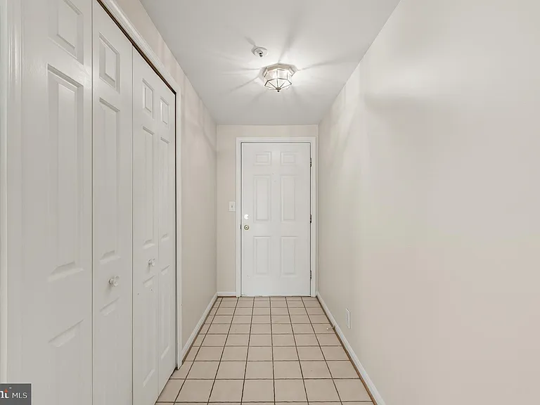 240 S Reynolds St #411 — Photo 6