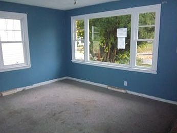 2nd image of 112 NW G St