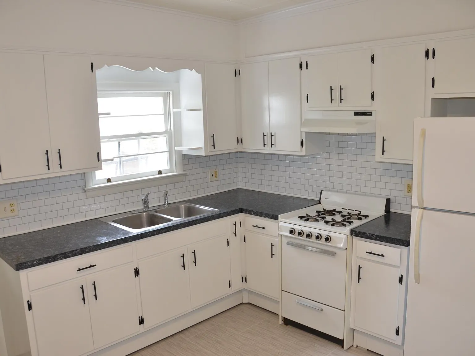 507 W Lemon St — Photo 2