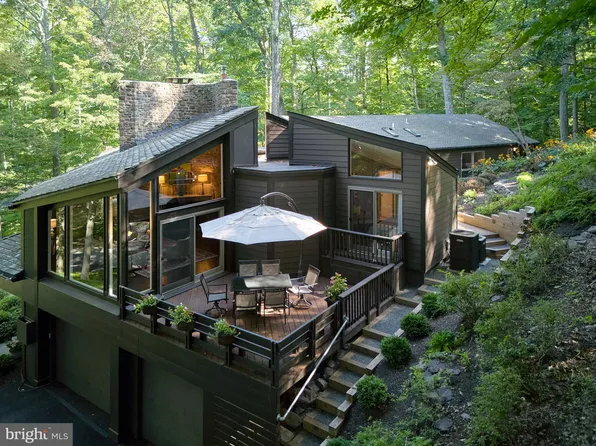 6891 Fleecydale Rd, New Hope, PA 18938