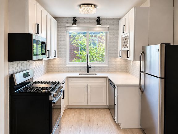 2nd image of 6226 Nottingham Ave #1