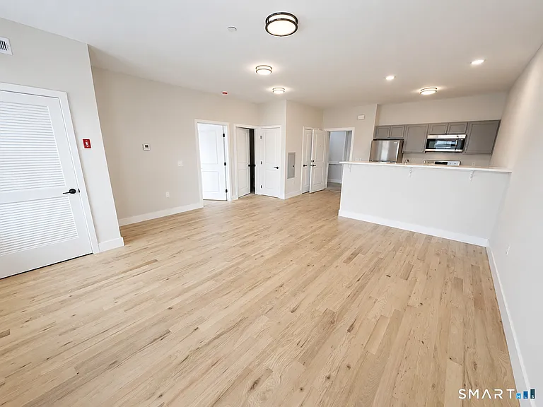 113 Canal St W #302 — Photo 3