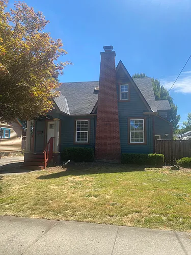 1620 Broadway St NE Photo 1