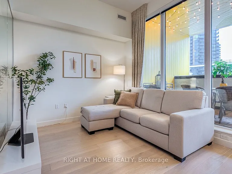 95 McMahon Dr #511 — Photo 3