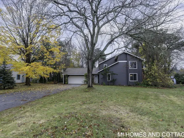 14012 Fox Trail Dr, Holland, MI 49424