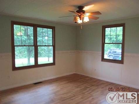 5th image of 905 N Estes Ave