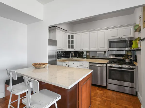 201 East 21st Street image 8 of 10